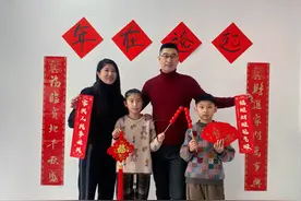 福山区香逸中央社区为居民拍摄全家福图片