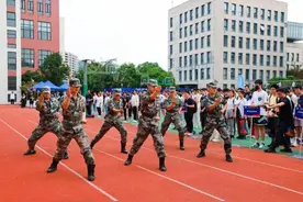 心系国防，强国有我！上海市工业技术学校组织学生在定向活动中学党史读校史图片