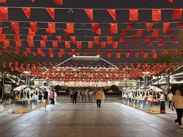湖北省博“中秋夜宴”吸引留学生沉浸体验