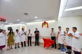 从小跷不了二郎腿，原来是种病，深圳医生首创这项技术解决图片