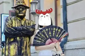城管回应游客与铜人合影后被要20元：数量较多，难以管理图片