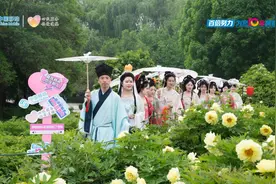 河南移动邀请客户穿汉服赏牡丹，移起龘龘龘！图片