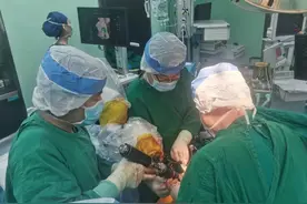 机器人显身手 这个团队用全髋关节置换帮患者完美告别“长短腿”图片