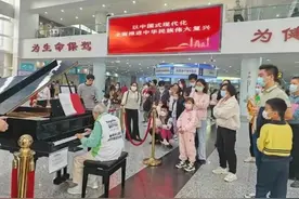 超治愈！广州89岁“钢琴奶奶”已在此演奏了3个多月……图片