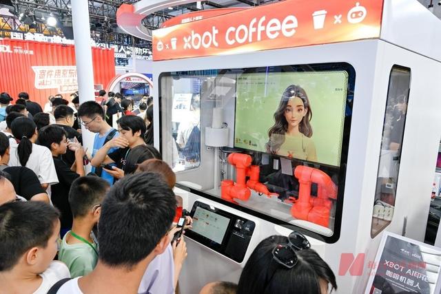 图集丨直击“2025世界机器人大会”：是帮手也是玩伴  人形机器人密集上新