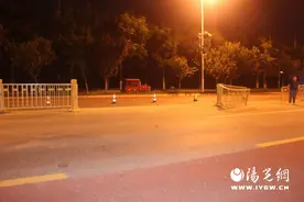 撞坏护栏非小事 驾车离去算逃逸图片