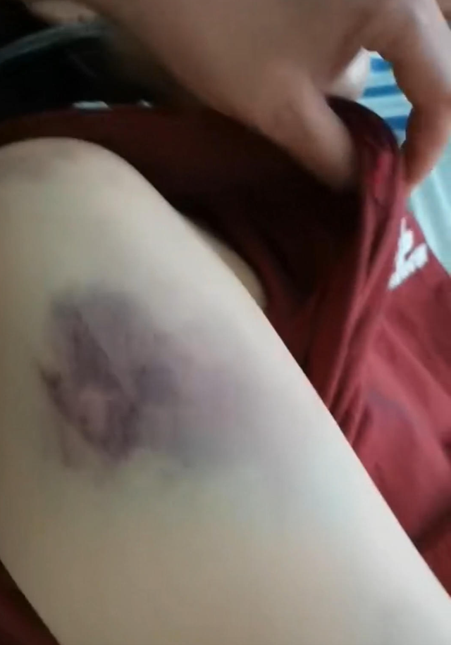 “女子驾车逃跑致丈夫身亡案”二审开庭未宣判 旁听者称现场播放了相关监控视频