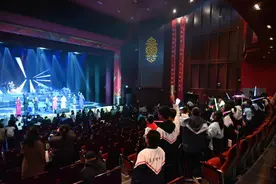 鄂托克旗乌兰牧骑：“草原之声 经典回响”，内蒙古经典歌曲专场唱响草原情怀图片