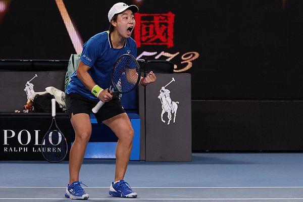 澳网｜世界排名第702位却掀翻前法网亚军，白卓璇闯入次轮祝周杰伦生日快乐