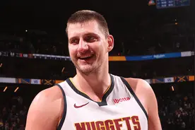 历史最年轻！约基奇生涯得到13000+6000+4000图片