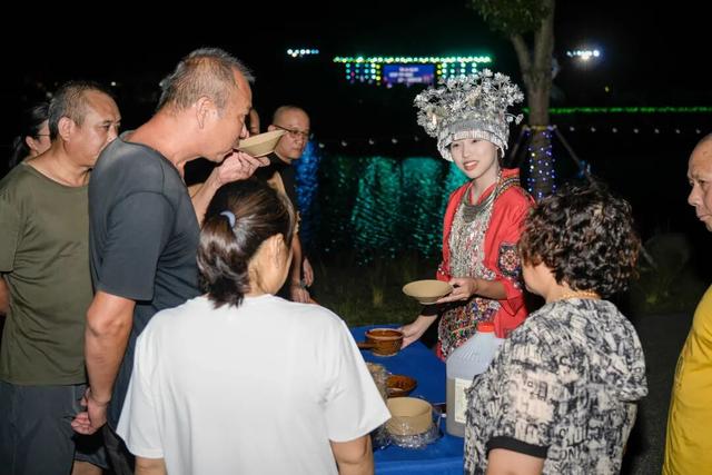 打铁花、烟火瀑布…一天就该这么过！