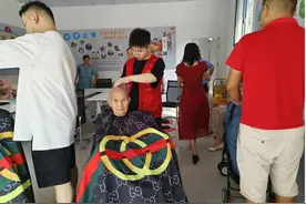永安街道凤凰社区：爱心义剪 情暖邻里图片