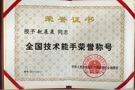 河南小伙赵展展用双手书写奋斗故事   凭“捏脚”绝活成就精彩人生图片