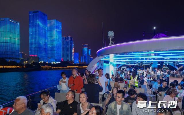秋风送爽 夜游湘江 | 组图