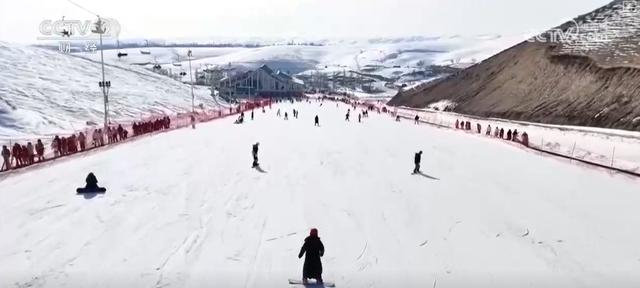 “增设雪假+惠民政策+特色景观”掀起冰雪新热潮 “滑”出消费新“动”力