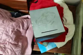 “只进不出”的存钱罐“吞钱”？真凶原来是前男友图片