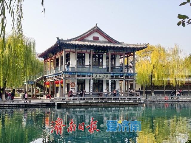 一年四季 泉在济南丨初冬时节，五龙潭公园色彩斑斓景致如画