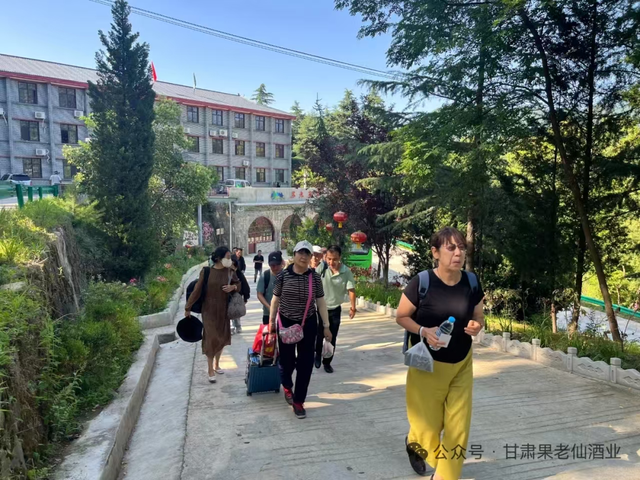 篝火映立秋！西坡镇张果老康养产业园成“慢生活”新地标