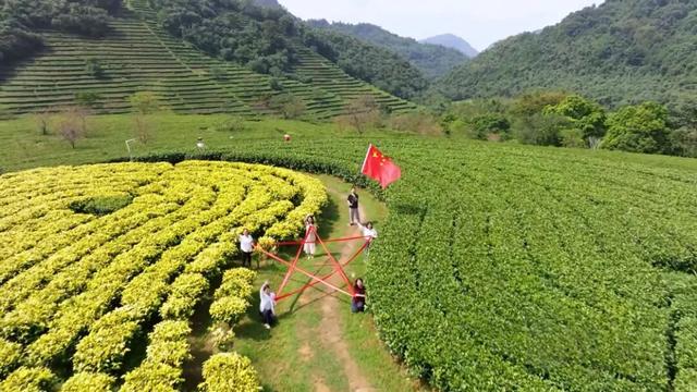 今日英州，共庆华诞！这3个地标里，藏着我们十年的骄傲
