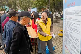 【正风反腐在身边】“低保金停发告知书”签收记图片