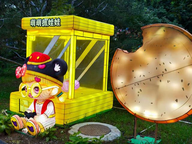 过山车上观灯海，石景山游乐园京彩彩灯游园会8月8日开幕