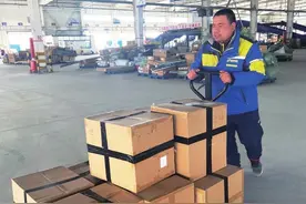 晚报观察丨年货下单不怕晚 春节快递不停歇图片