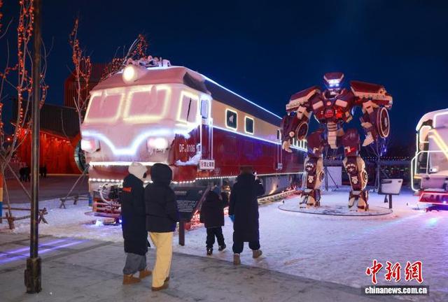 吉林大安：冰雪机车景观引游人