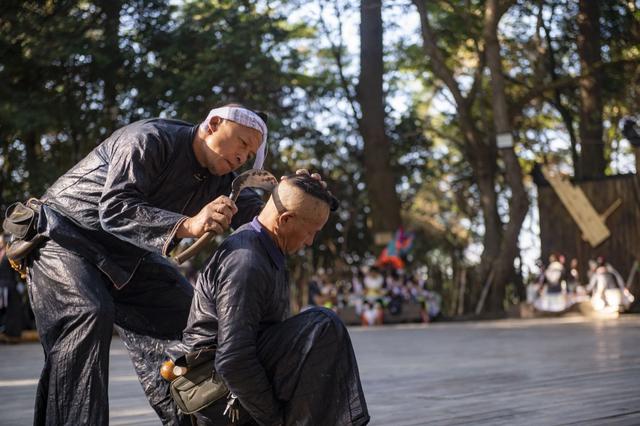 暖冬寻趣!贵州从江岜沙景区阳光相伴,民俗盛宴引