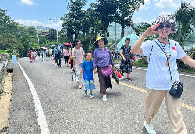贞丰：暑期旅游热力足 业态升级引客来