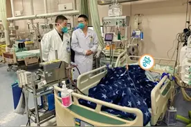 浙江小伙一个月体重猛增50公斤，下肢肿成“大象腿”！罪魁祸首是它！很多人有类似经历图片