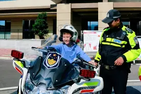 重庆石柱：萌娃进警营 体验别样“警”彩图片