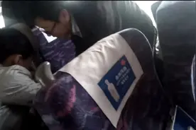 旅客突发疾病，列车长紧急联系车站上演“生命接力”图片