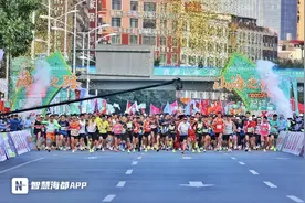 全城沸腾！泉州石狮半程马拉松鸣枪开跑！图片