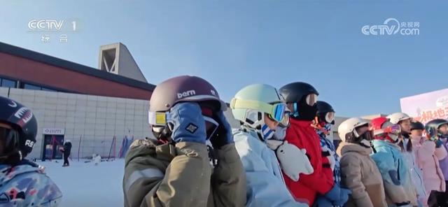 多地特色文旅解锁冬日乐趣 冰雪经济成为激活冬季消费新引擎