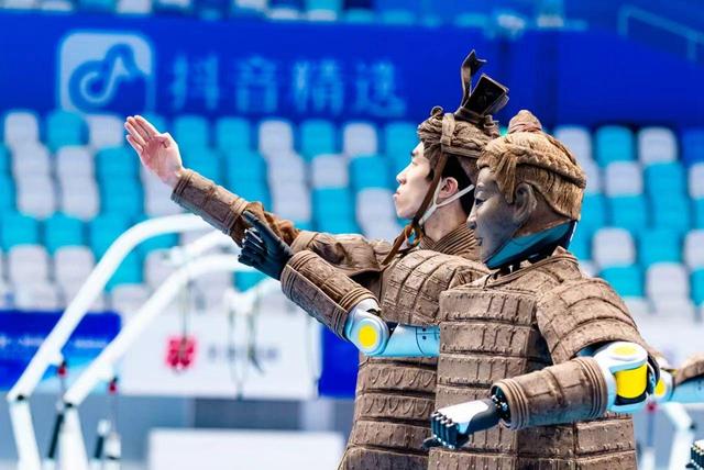 世界机器人运动会群体首金！智元团队赋能“秦俑”群体舞