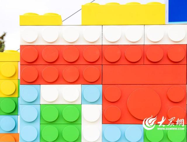 四季予你｜烟台莱山“积木桥”惊艳亮相：童趣与科技交融，打造滨海新地标