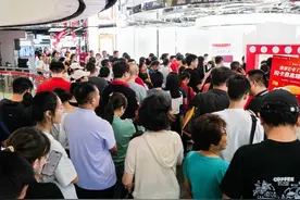 深圳新一轮家电以旧换新补贴政策正式实施 京东电器华强北店“换新”忙图片