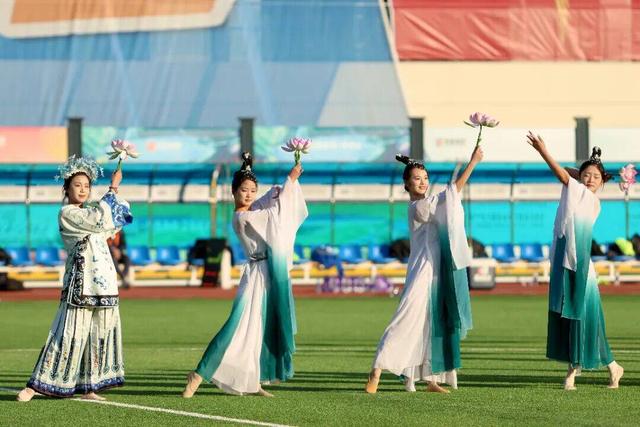 热门消息-齐鲁超赛半决赛上演“足球+文旅”盛宴 济南主场虽败犹荣(2)