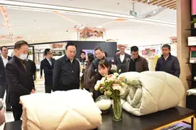 上海市商务委主任走访二次元商户：要深入研究年轻人消费特点图片