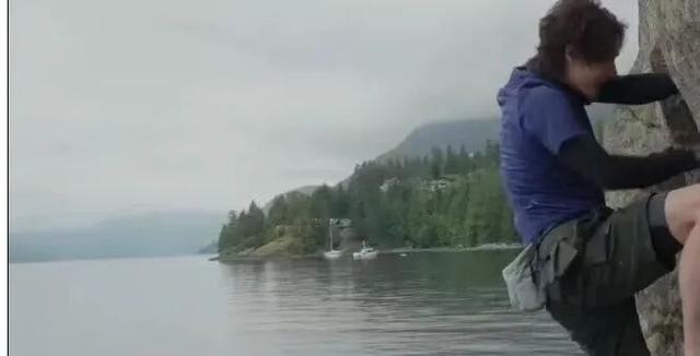 王一博无保护措施徒手攀岩坠海，中国探险协会：系“深水抱石”	，有专业安全团队陪同