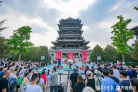 五一假期第一天，济南市30家景区共接待游客51.62万人次图片