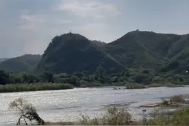 4岁女孩随父母露营走失后落水，医院：抢救无效离世图片