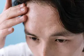 为什么有的人不容易出汗？注意排查这4种疾病图片