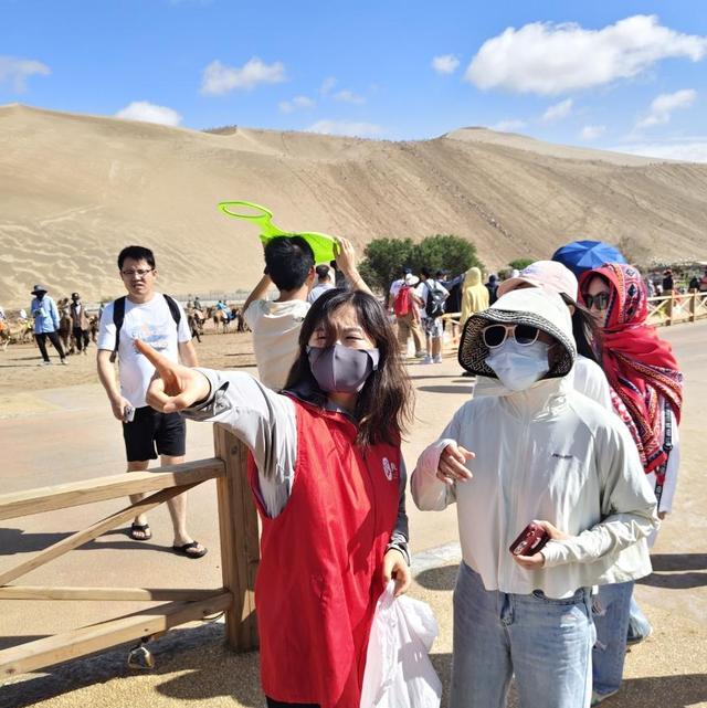 【我眼中的文明】敦煌市（第二十七期）志愿红闪耀鸣沙山 月牙泉畔的持续坚守