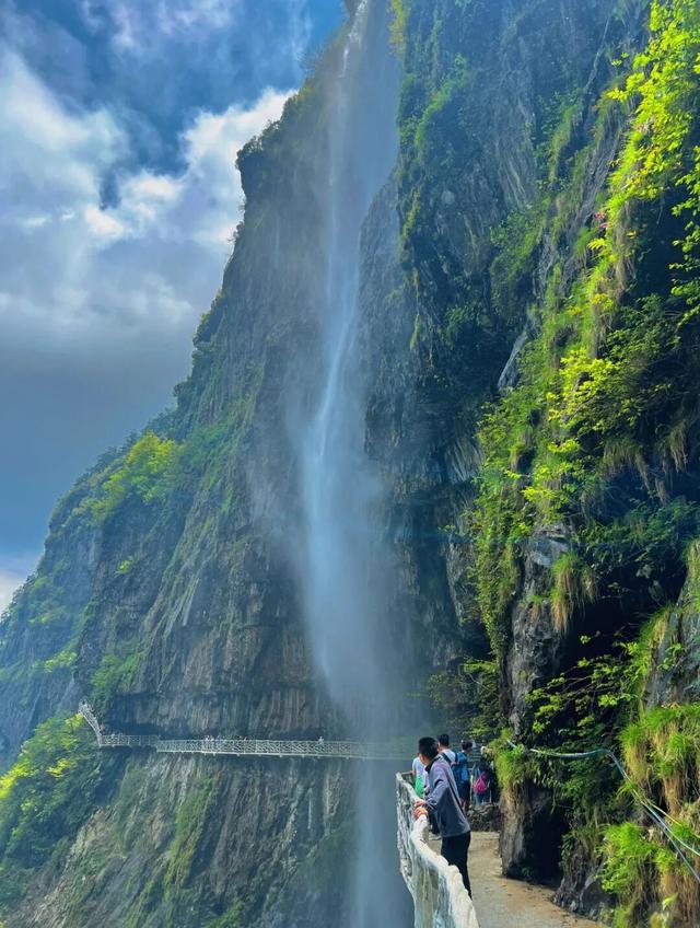 全球出圈‼️双奖加身‼️厉害了瓦屋山！