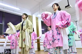峰值117万人抢课 古琴课3秒抢完 市民艺术夜校报名再破纪录图片