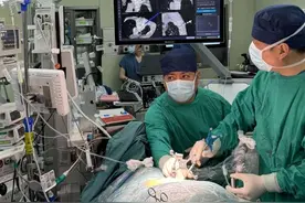 西安交大一附院完成高难度上胸椎结核内镜微创手术，85岁老人重获新生图片