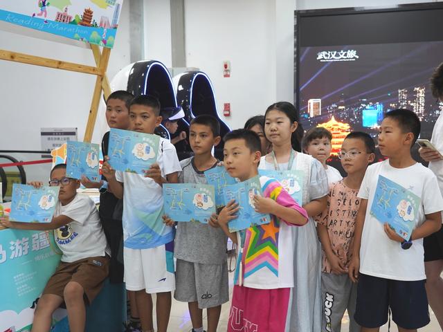 2025年武汉公共文化志愿服务边疆行顺利启程，武汉图书馆博乐分馆正式揭牌