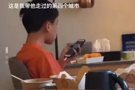 拎包拍照不抱怨，还能提供情绪价值，最佳旅游搭子竟是他？比男友还靠谱！图片