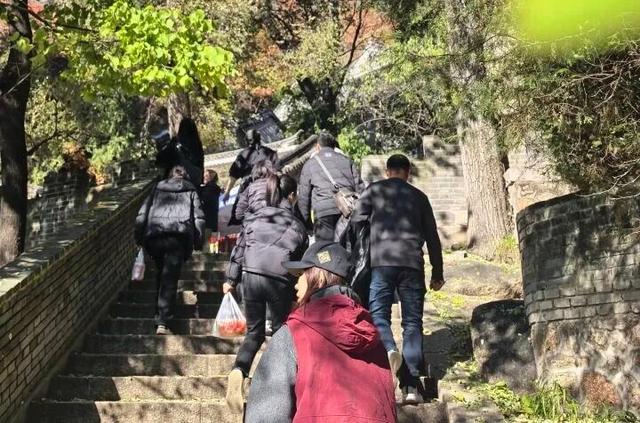 千山免票首日 鞍山市民纷纷打卡